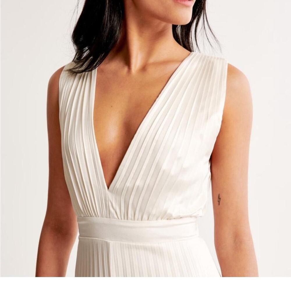 Abercrombie fitch cream pleated mini dress